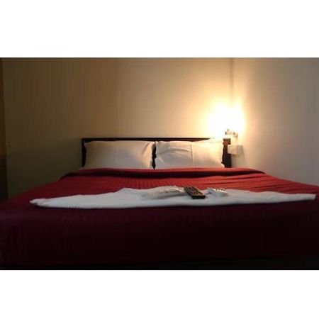Hotel Saffron Inn Мумбаи Экстерьер фото