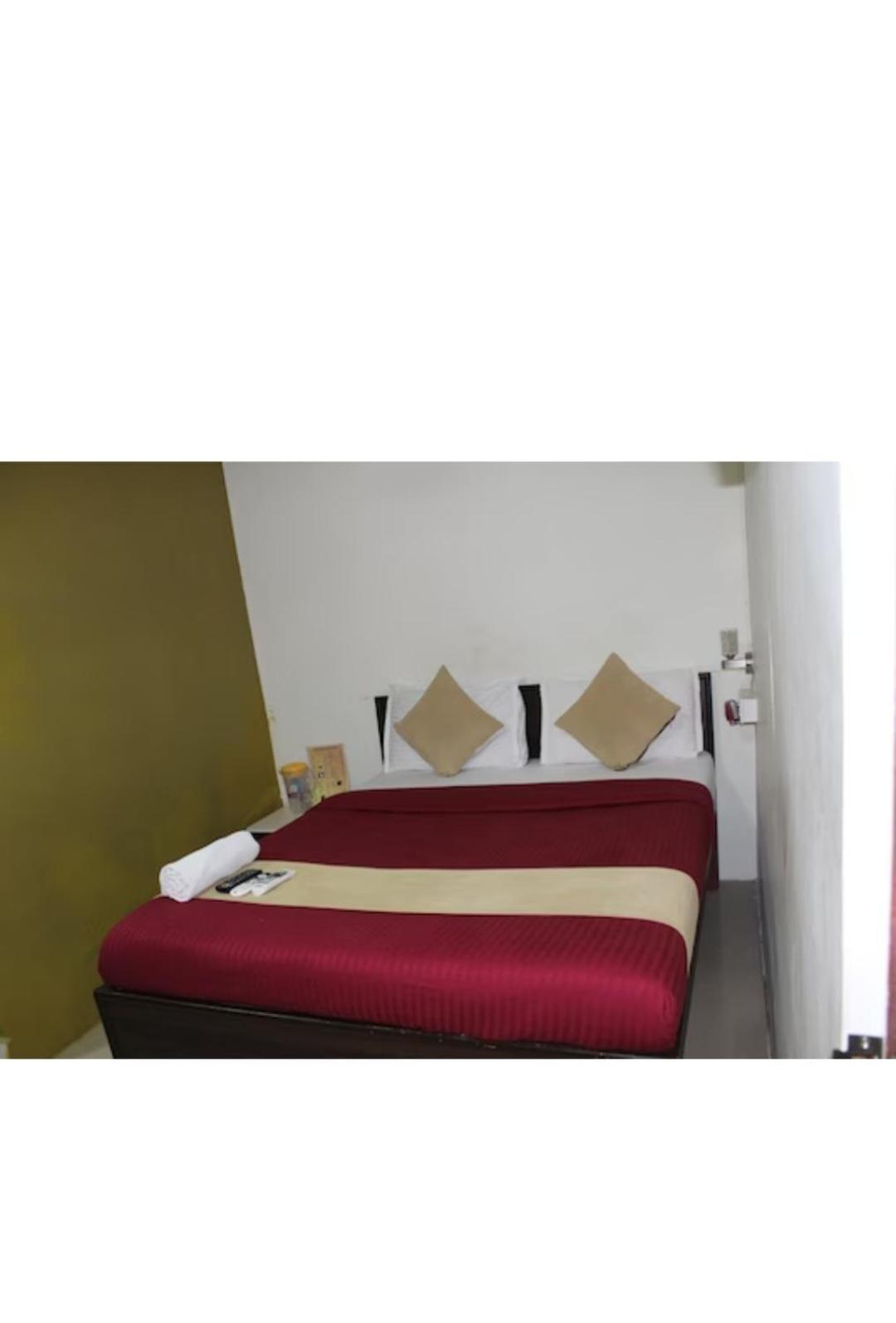 Hotel Saffron Inn Мумбаи Экстерьер фото