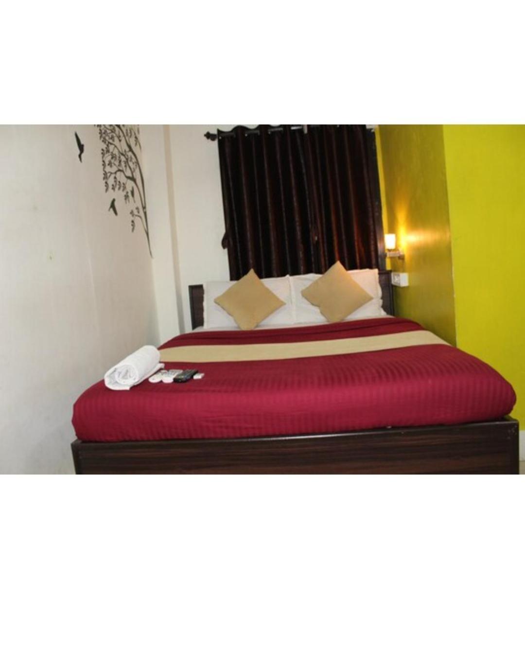 Hotel Saffron Inn Мумбаи Экстерьер фото