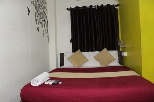Hotel Saffron Inn Мумбаи Экстерьер фото