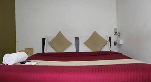 Hotel Saffron Inn Мумбаи Экстерьер фото