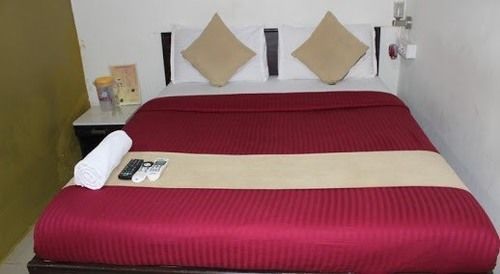 Hotel Saffron Inn Мумбаи Экстерьер фото